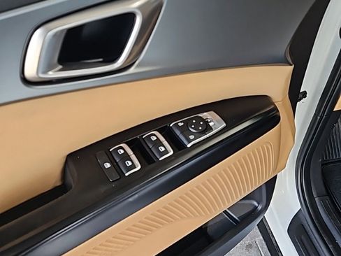 Used 2024 Kia Carnival LX image 26