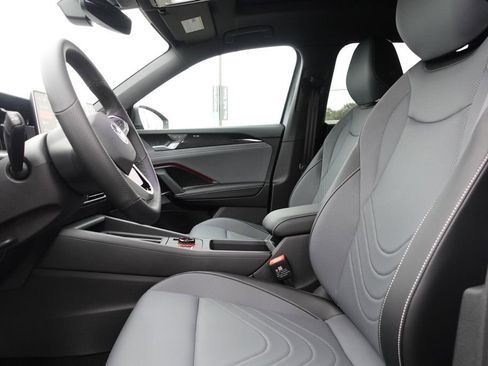 New 2026 Volkswagen Tiguan SE R-Line image 13