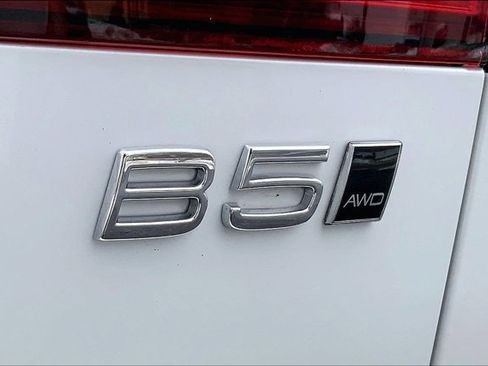 Used 2025 Volvo V60 B5 Cross Country Plus image 7