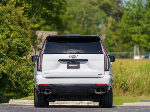 Used 2026 Cadillac Escalade V w/ LPO, ONYX Package AWD/4WD image 49