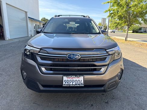 Used 2025 Subaru Forester Premium AWD/4WD image 8