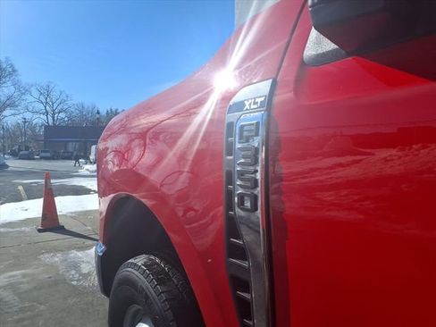 Used 2025 Ford F350 XLT image 9