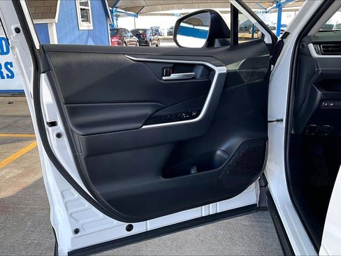 Used 2020 Toyota RAV4 XLE image 21