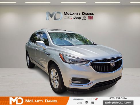 Used 2018 Buick Enclave Essence AWD/4WD image 1