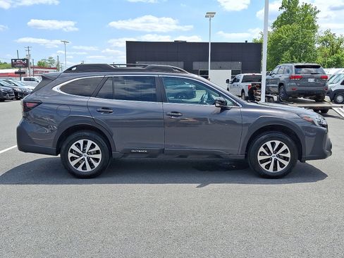 Used 2024 Subaru Outback Premium AWD/4WD image 4