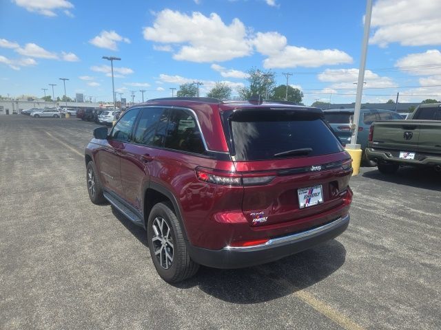 Used 2024 Jeep Grand Cherokee Limited w/ Luxury Tech Group II AWD/4WD image 11