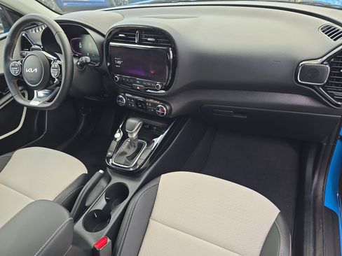 Certified 2024 Kia Soul GT-Line FWD image 11