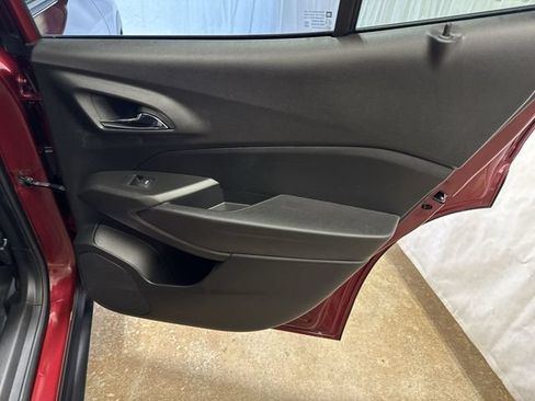 Certified 2024 Chevrolet Trax LT FWD image 24