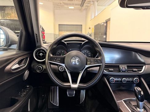 Used 2019 Alfa Romeo Giulia Ti w/ Quick Order Package 22X Lusso AWD/4WD image 23