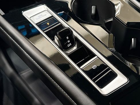 Used 2024 Volkswagen Atlas Cross Sport SE image 18