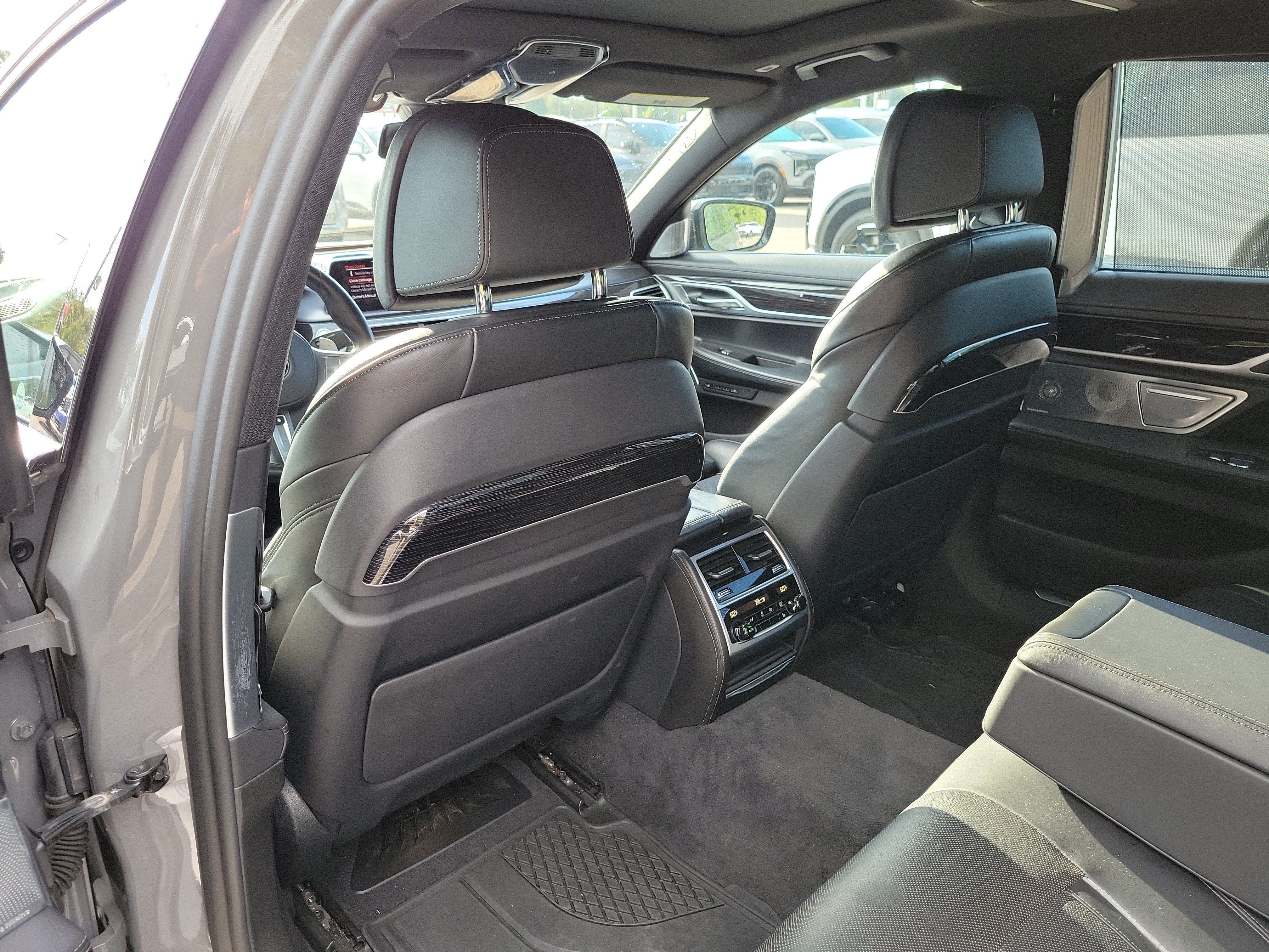Used 2020 BMW 750i xDrive w/ Executive Package AWD/4WD image 16