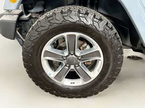 Used 2014 Jeep Wrangler Sahara w/ Connectivity Group AWD/4WD image 8