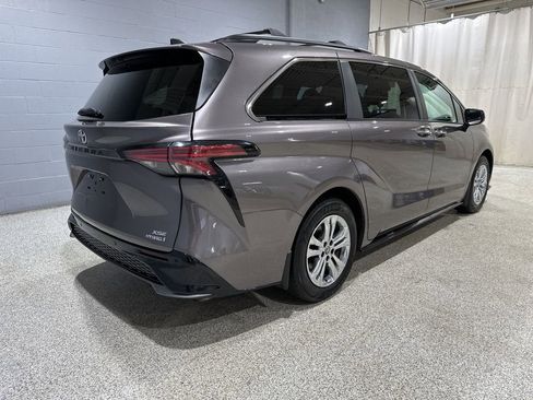 Certified 2022 Toyota Sienna XSE w/ XSE Plus Package image 4