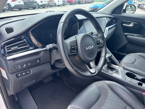 Certified 2022 Kia Niro EX FWD image 9