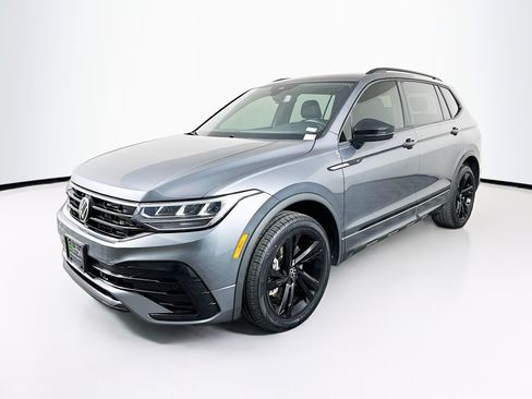 Used 2023 Volkswagen Tiguan SE R-Line AWD/4WD image 3