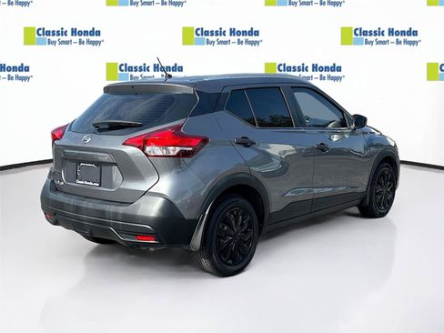 Used 2019 Nissan Kicks S FWD image 8