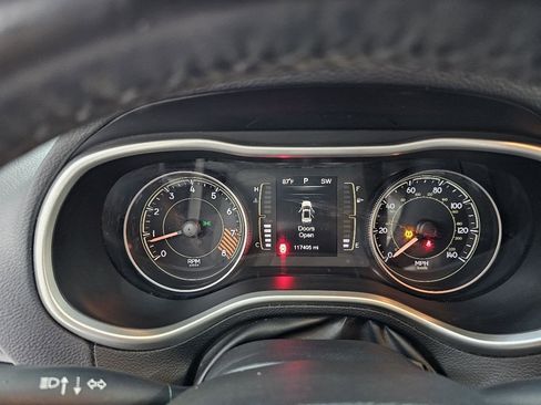 Used 2014 Jeep Cherokee Latitude w/ Comfort/Convenience Group AWD/4WD image 28