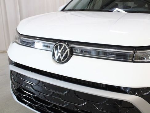 Used 2025 Volkswagen Taos SEL w/ Black Wheel Plus Package AWD/4WD image 33