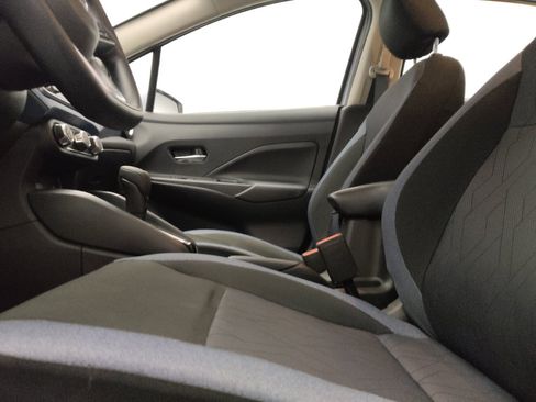 Used 2025 Nissan Versa SV FWD image 17