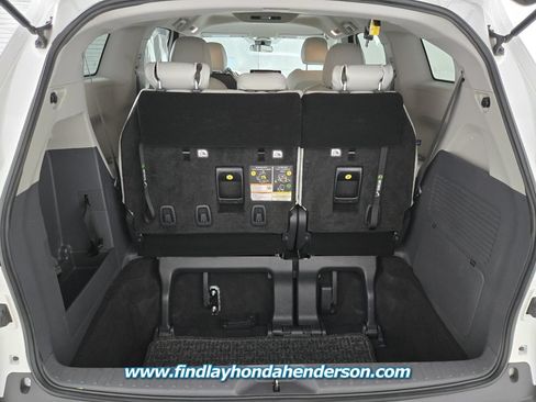 Used 2023 Toyota Sienna LE FWD image 19