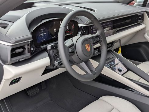 New 2026 Porsche Macan Electric image 4