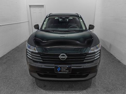 Used 2025 Nissan Kicks SV w/ SV Premium Package AWD/4WD image 3