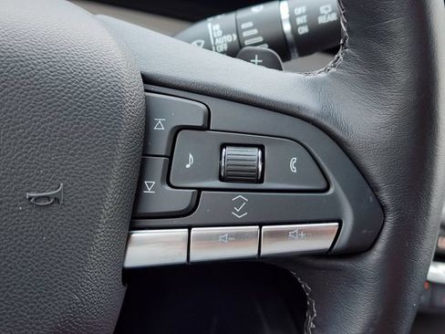 Used 2025 Cadillac XT4 Premium Luxury FWD image 30