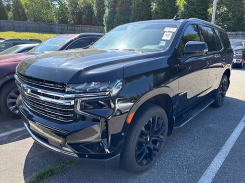 Used 2022 Chevrolet Tahoe LT w/ Luxury Package AWD/4WD image 2
