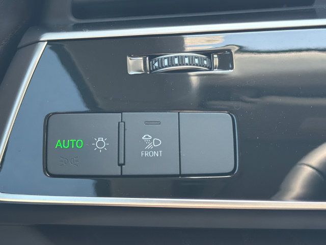 Used 2022 Audi Q8 Premium Plus AWD/4WD image 32