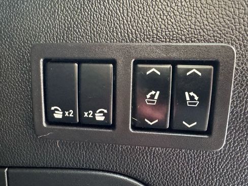 Used 2019 Cadillac Escalade Premium Luxury image 15