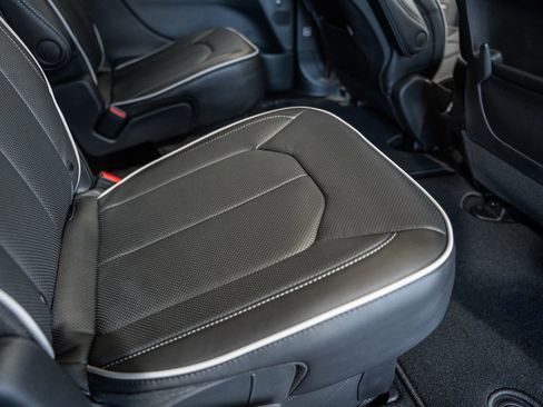 New 2026 Chrysler Pacifica Limited image 35