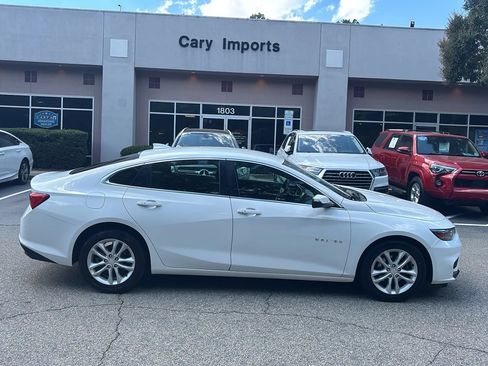 Used 2018 Chevrolet Malibu LT FWD image 4