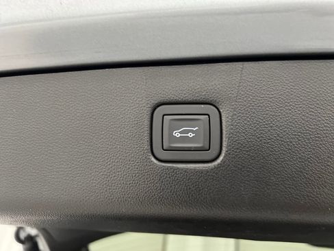 Used 2025 Chevrolet Blazer RS image 37