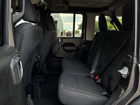 Used 2025 Jeep Wrangler Unlimited Sport AWD/4WD image 10