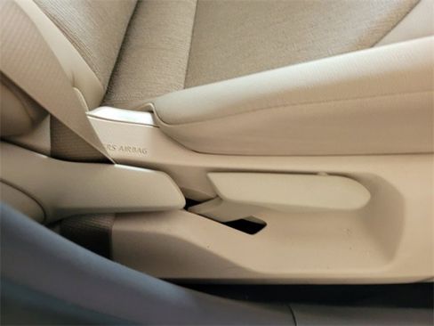 Used 2019 Toyota Camry LE image 15