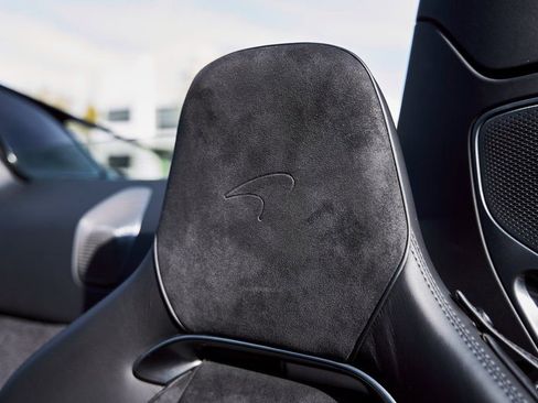 Used 2025 McLaren Artura Spider RWD image 49