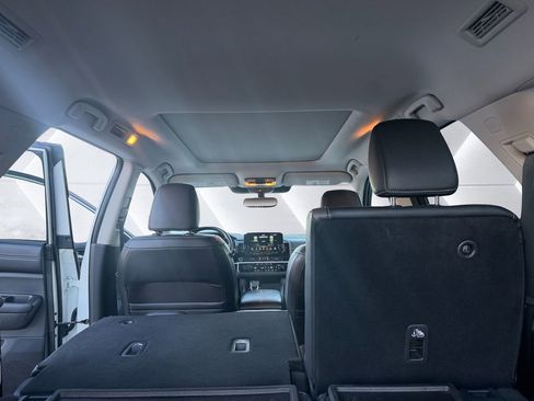 Used 2022 Nissan Pathfinder Platinum w/ Cargo Package image 14