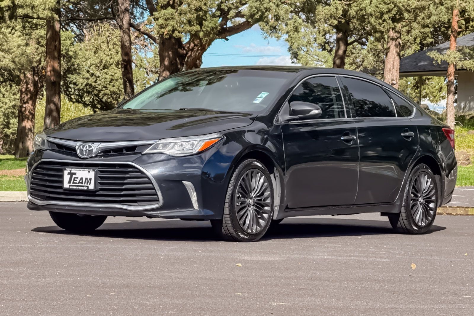 Used 2016 Toyota Avalon Touring FWD image 9