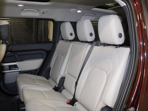 Used 2023 Land Rover Defender 130 SE image 41