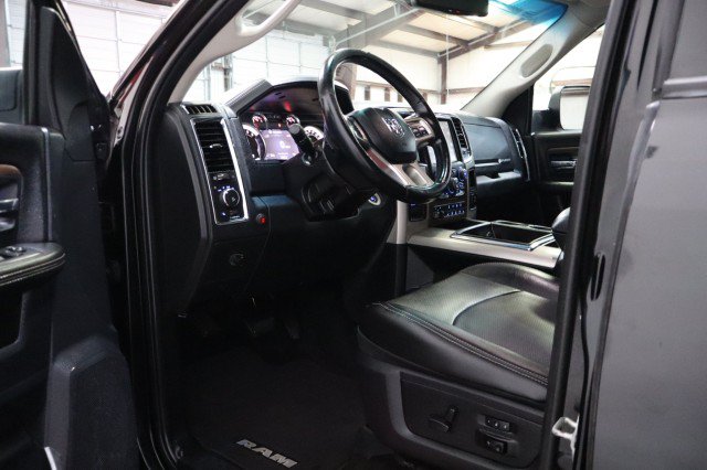Used 2015 RAM 2500 Laramie w/ Black Appearance Group AWD/4WD image 31