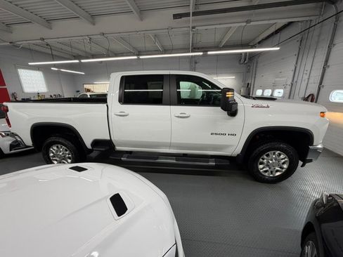 Used 2023 Chevrolet Silverado 2500 LT w/ Convenience Package AWD/4WD image 6