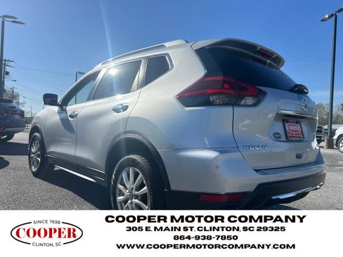 Used 2018 Nissan Rogue SV w/ Premium Package image 6