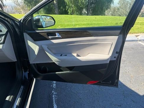 Used 2017 Hyundai Sonata Limited image 9