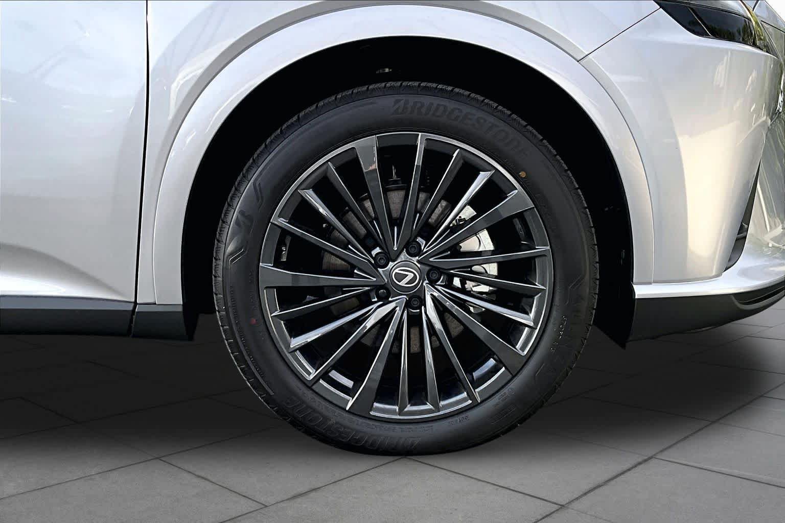 New 2026 Lexus RX 450h AWD w/ Convenience Package image 9