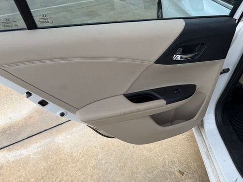 Used 2017 Honda Accord EX image 14