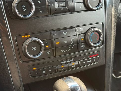 Used 2019 Ford Explorer XLT AWD/4WD image 40