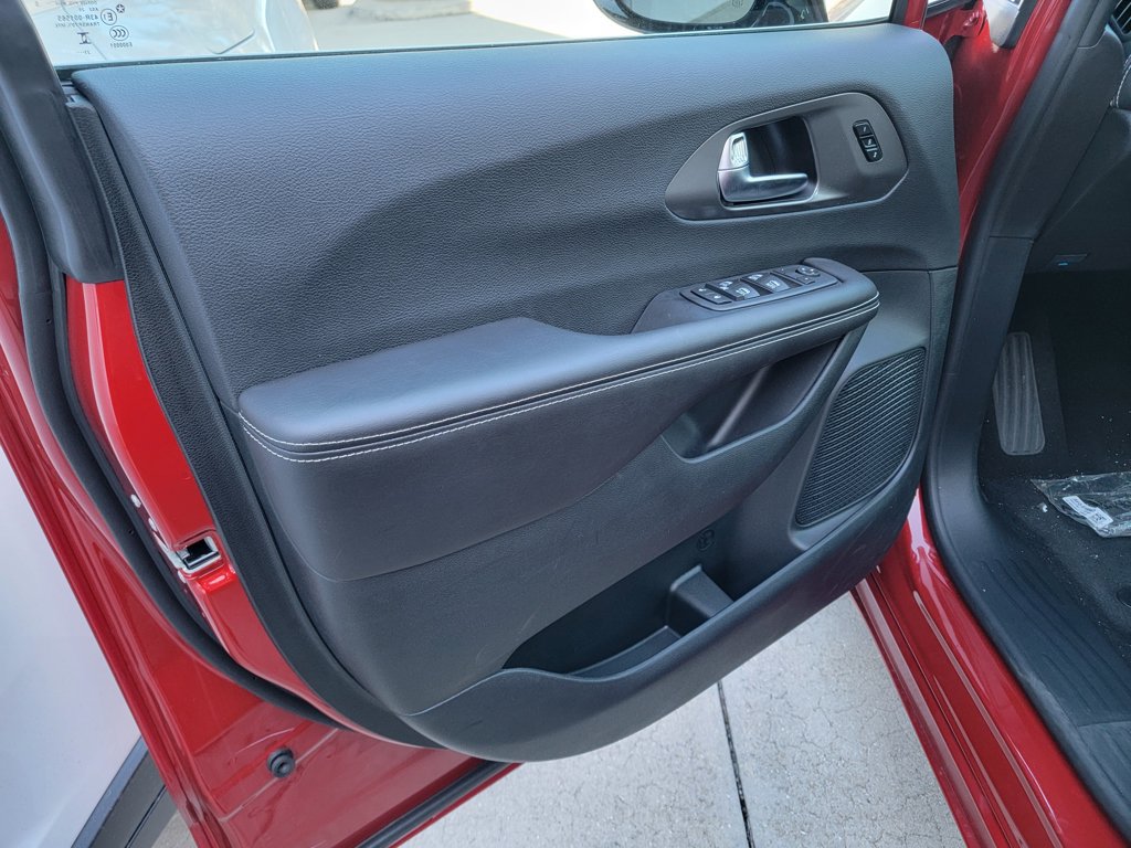 New 2026 Chrysler Pacifica Select FWD image 9