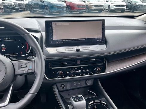 Certified 2024 Nissan Rogue Platinum w/ Platinum Premium Package FWD image 9