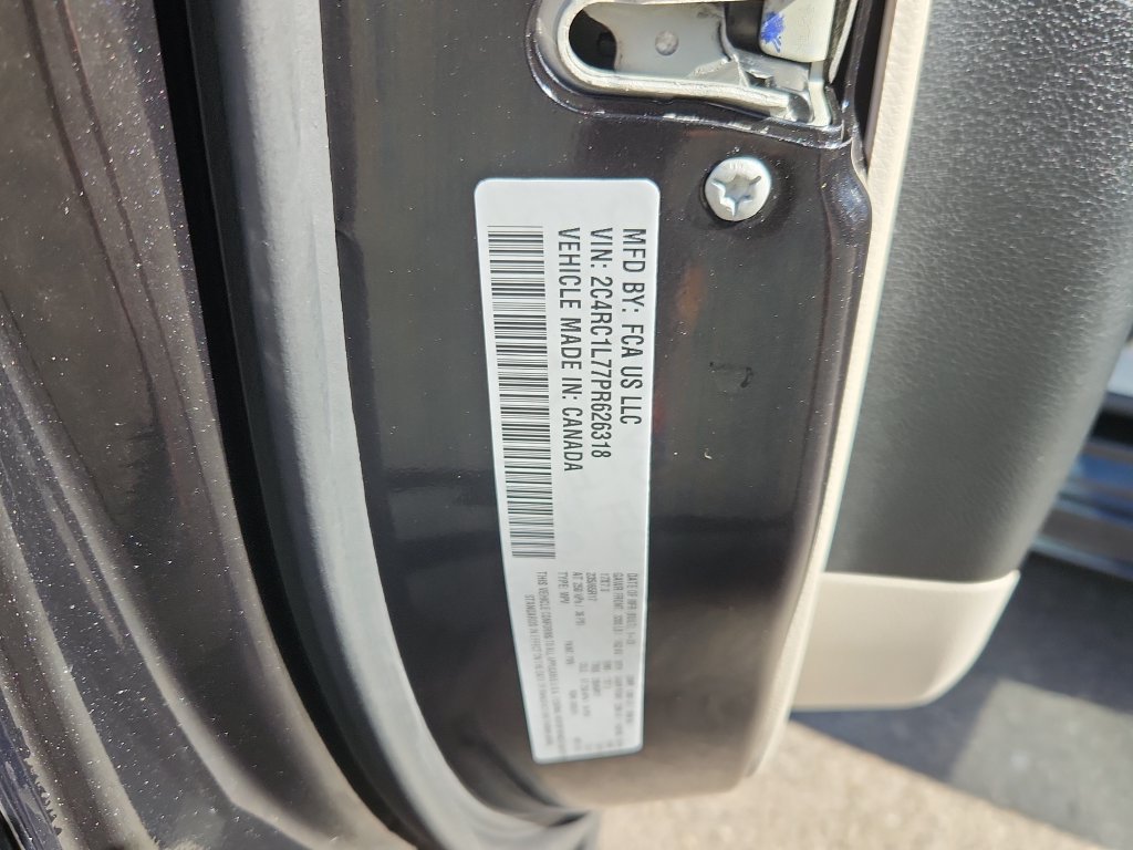 Used 2023 Chrysler Pacifica Touring-L FWD image 18