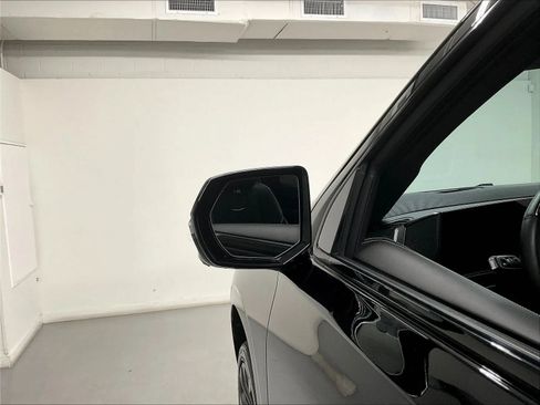 Used 2025 Cadillac Escalade V AWD/4WD image 41